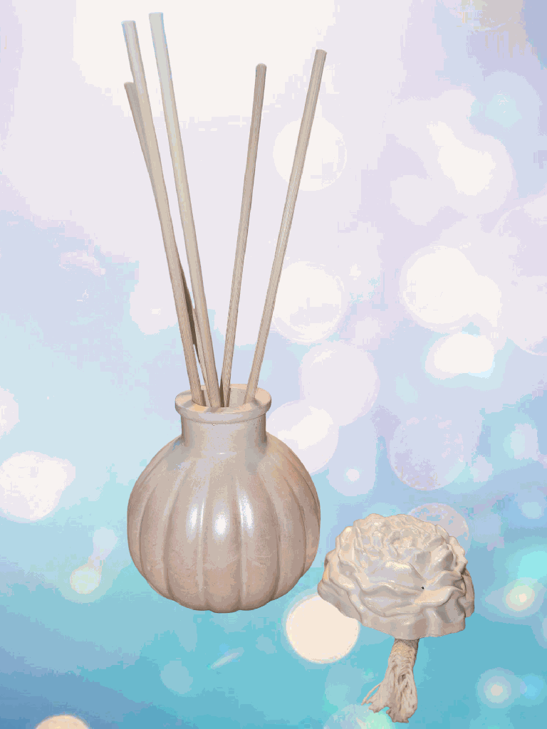 Vase citrouille rose pale batonnets et rose.png