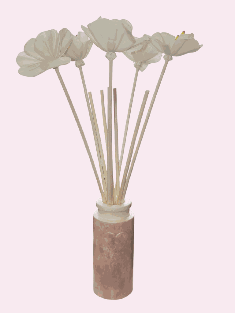 Vase tube rose rose fleurs et batonnets.png