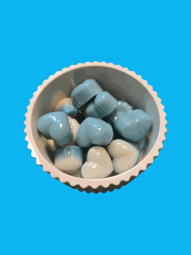 boite vert turquoise rempli de fondant.webp