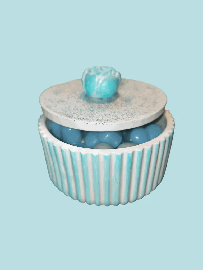 Boite vert turquoise entrouverte.webp