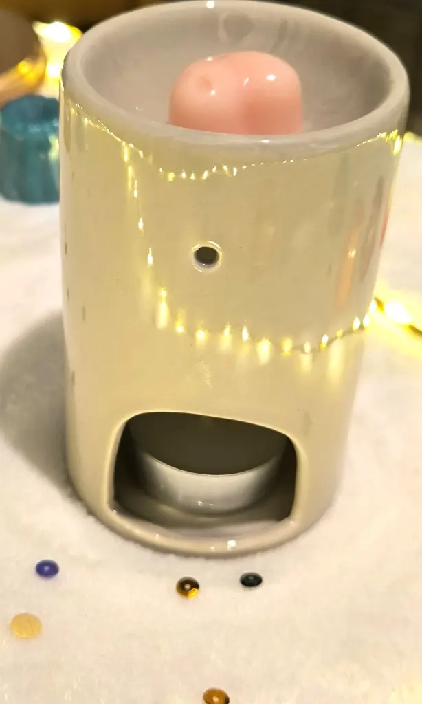 Brûle Parfum d'Ambiance en Céramique Treebee Gris – Diffusion de vos Cires Parfumées, Huiles Essentielles et Parfums vu de dos.webp