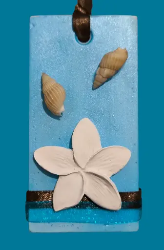 Suspension en plâtre "MER" à parfumer avec une recharge de parfum d'ambiance disponible sur la boutique   