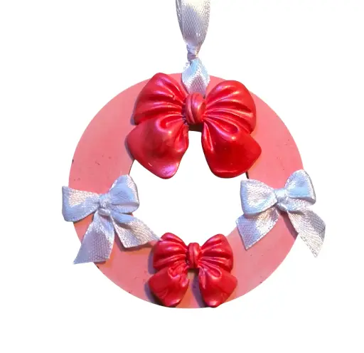 Suspension en plâtre "NOEUDS PAPILLONS" à parfumer avec une recharge de parfum d'ambiance disponible sur la boutique     