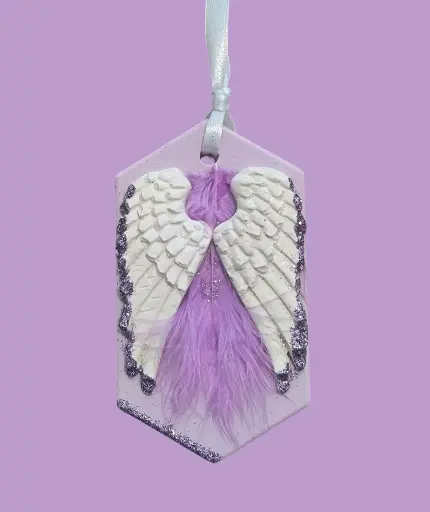 Suspension en plâtre "AILES D'ANGE ET PLUME" à parfumer avec une recharge de parfum d'ambiance disponible sur la boutique