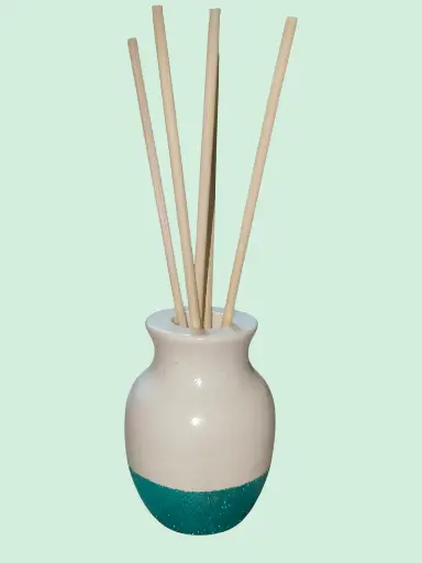 Diffuseur par Capillarité pour Parfums d'Ambiance - Diffuseur Amphore paillettes vertes turquoise en plâtre avec 5 BATONNETS (fabrication artisanale) pièce unique. Pensez à lire les recommandations d'utilisation. (ATTENTION les fleurs sont en option)