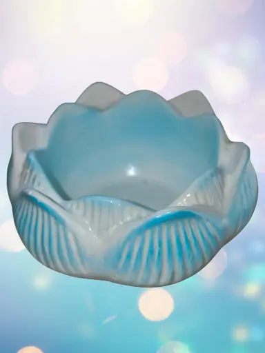 Photophore bleu en plâtre avec une bougie chauffe plat. Pièce unique